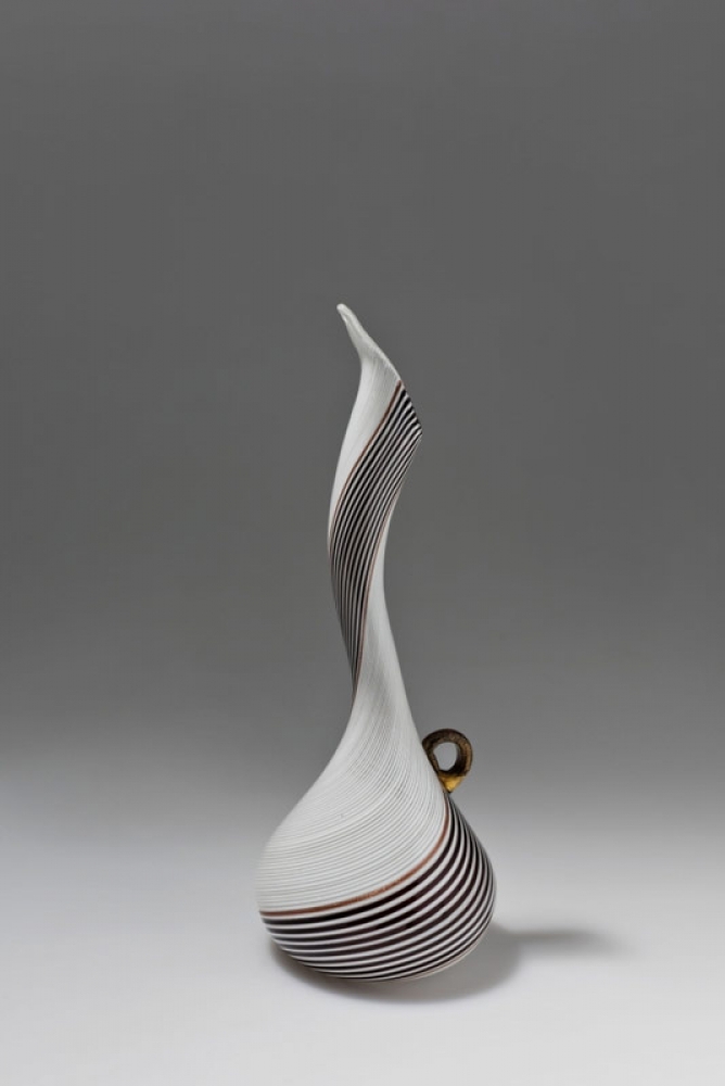 Simple watermark vase with black and white band, an artwork presented within the exhibition “Dino Martens Pittore e designer”